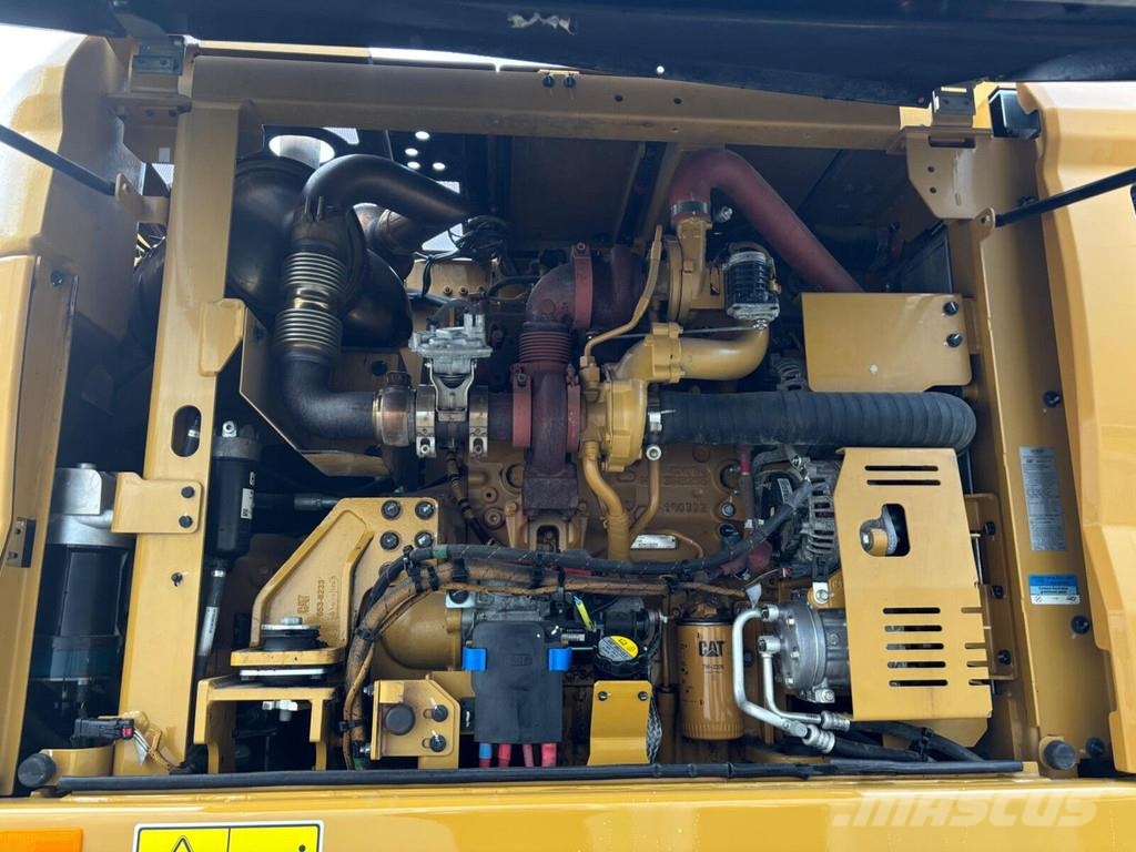 CAT M317 Escavatori gommati
