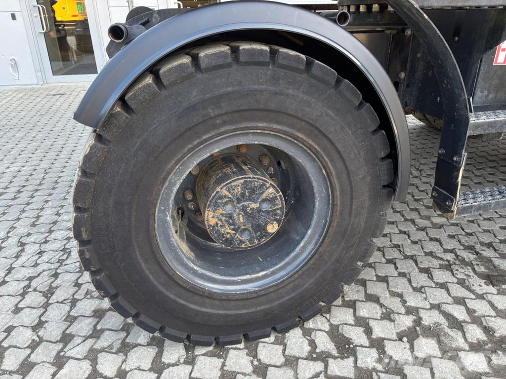 CAT M317 Escavatori gommati