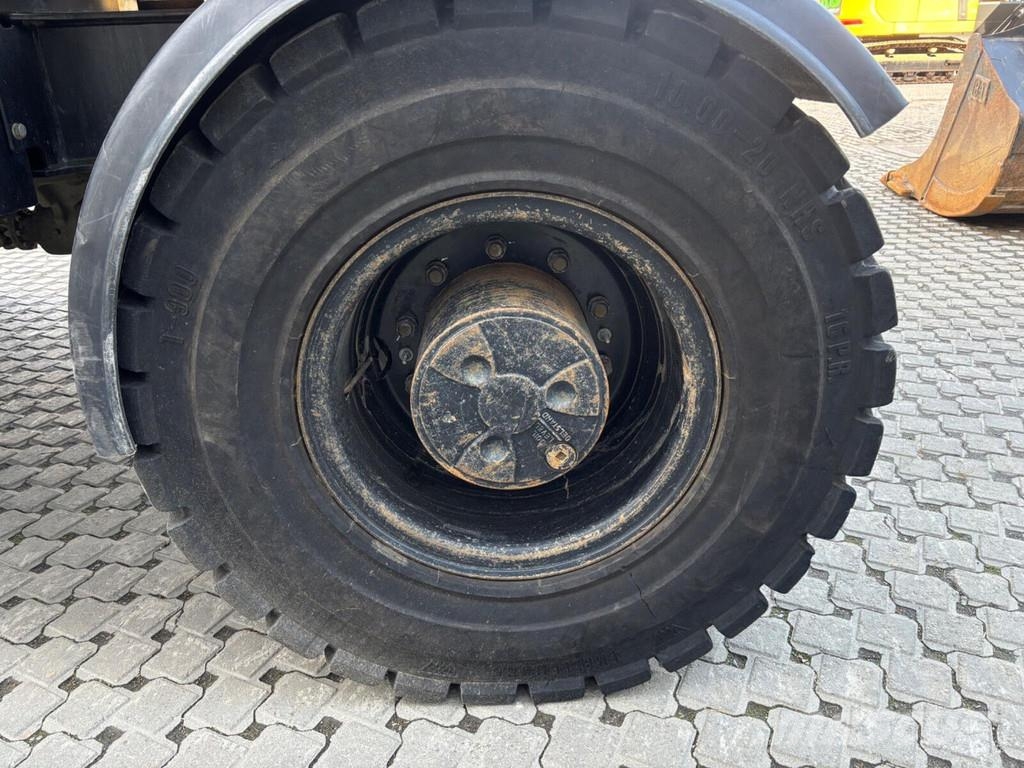 CAT M317 Escavatori gommati