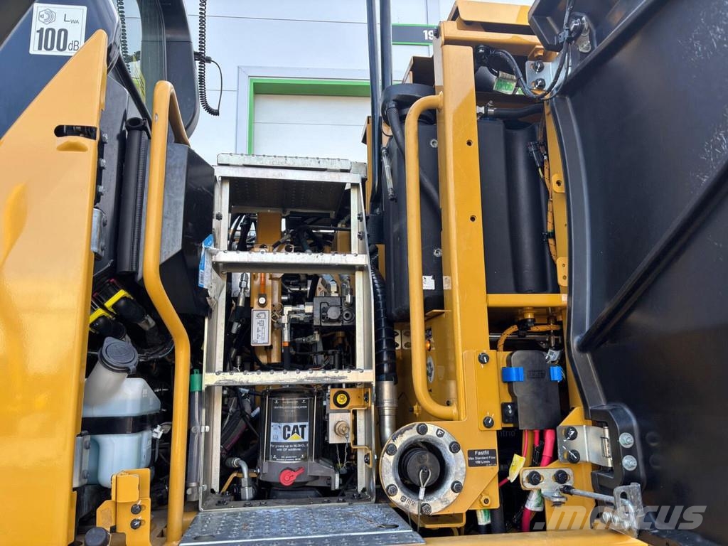 CAT M317 Escavatori gommati