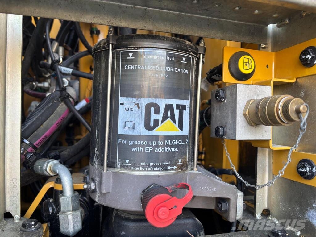 CAT M317 Escavatori gommati