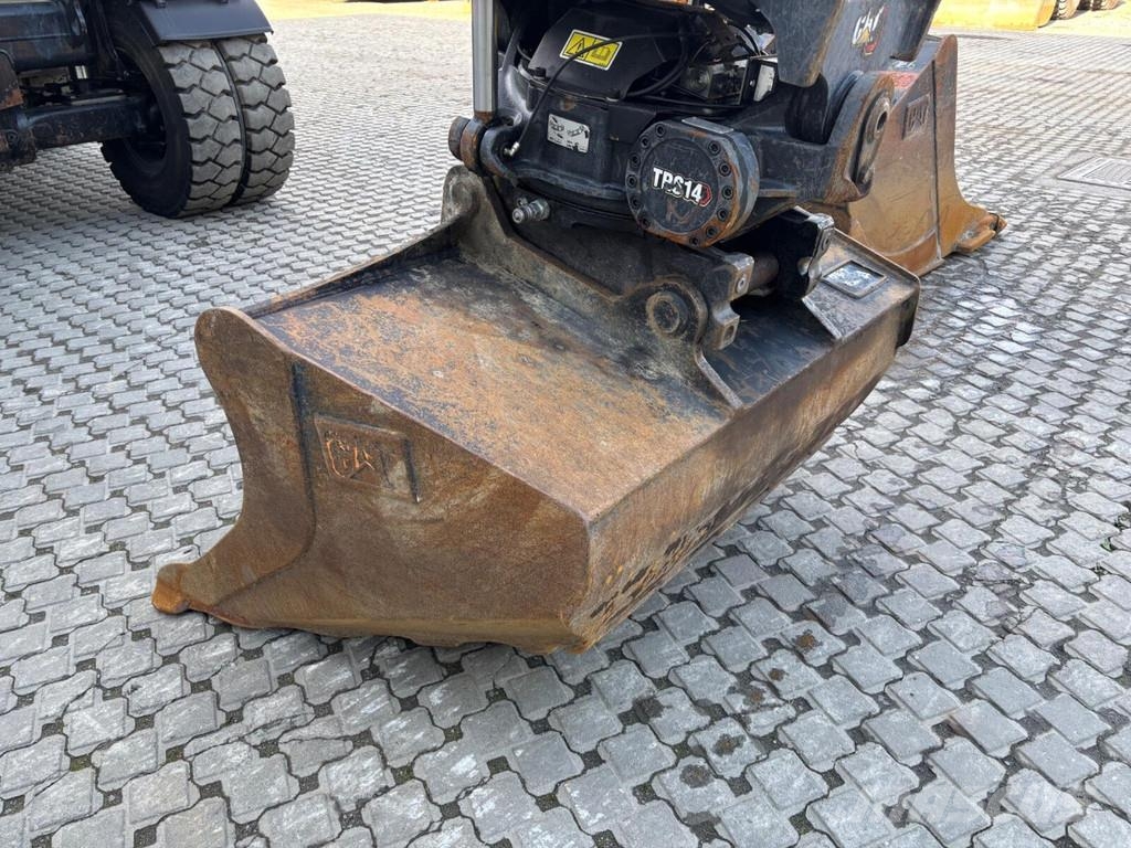 CAT M317 Escavatori gommati