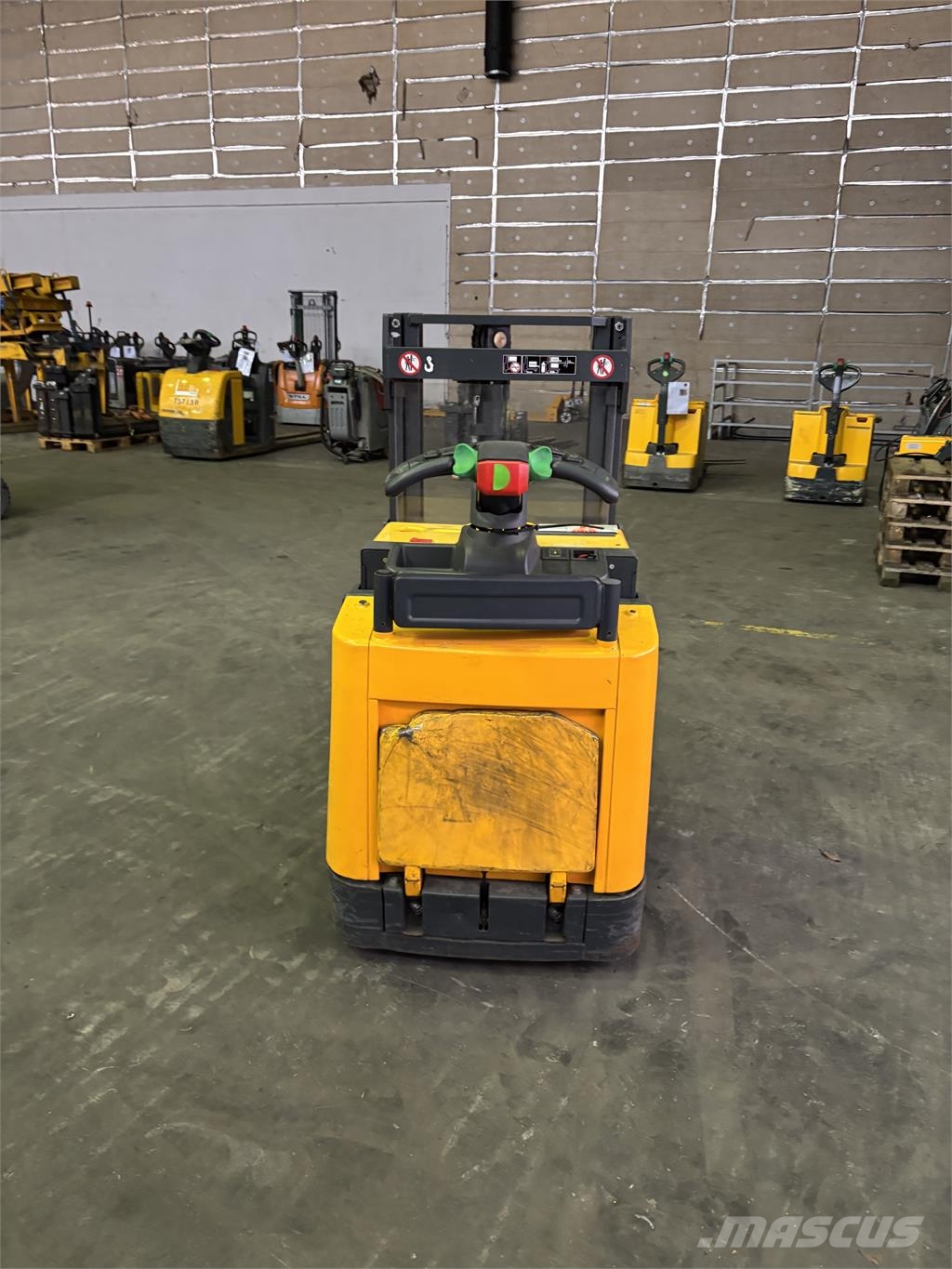 Jungheinrich ERD 220 Stand-in stackers