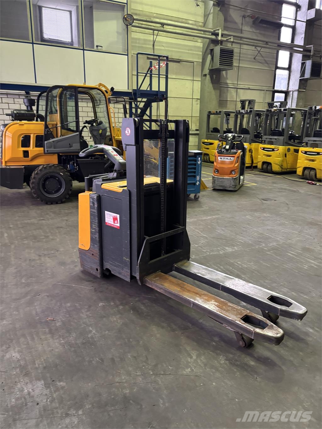 Jungheinrich ERD 220 Stand-in stackers