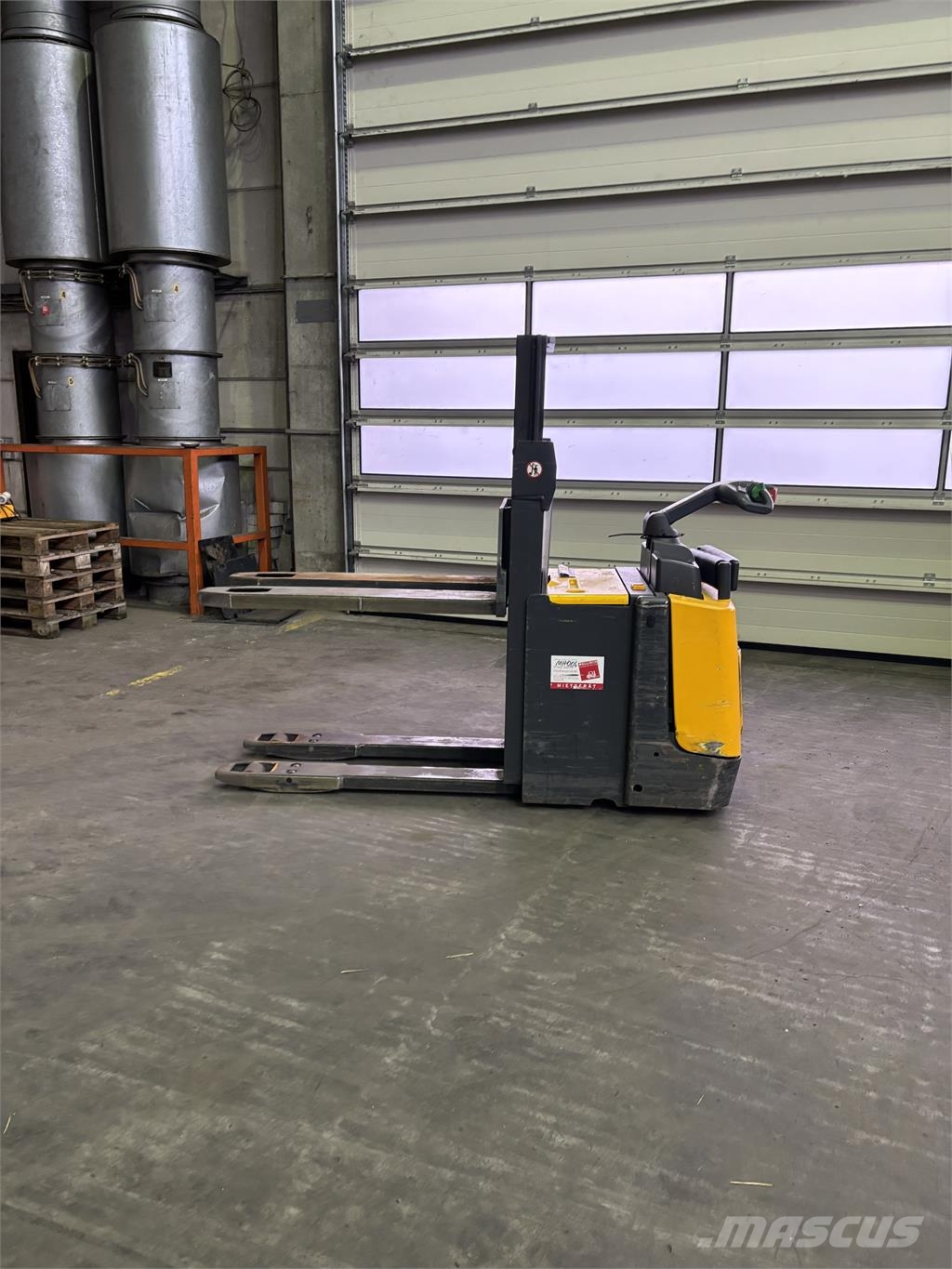 Jungheinrich ERD 220 Stand-in stackers