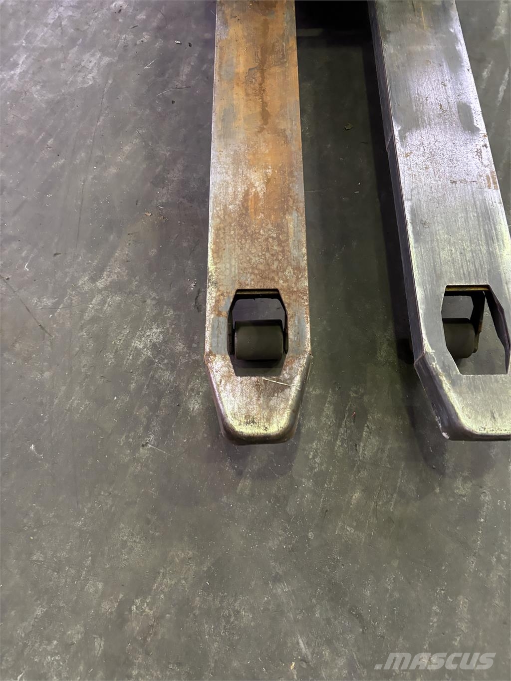 Jungheinrich ERD 220 Stand-in stackers
