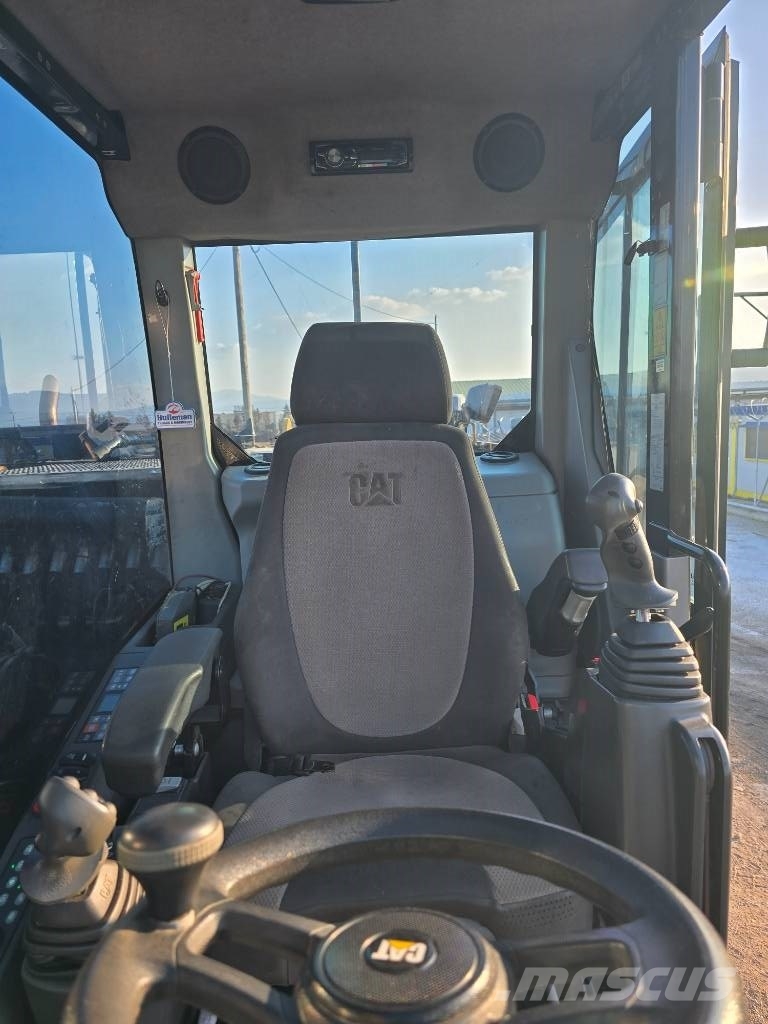 CAT 318 F Excavadoras de ruedas