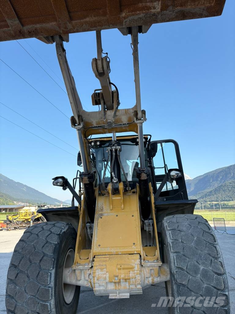 CAT 966 M Pyöräkuormaajat