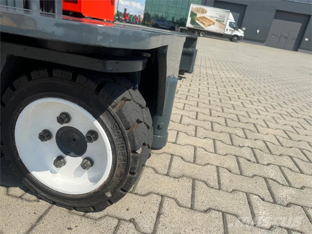 Combilift C3000GST / Triplex 8300 mm Montacargas de 4 vías