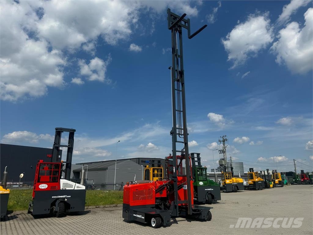 Combilift C3000GST / Triplex 8300 mm Montacargas de 4 vías
