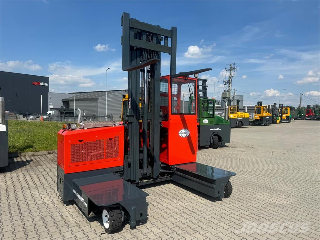 Combilift C3000GST / Triplex 8300 mm Montacargas de 4 vías