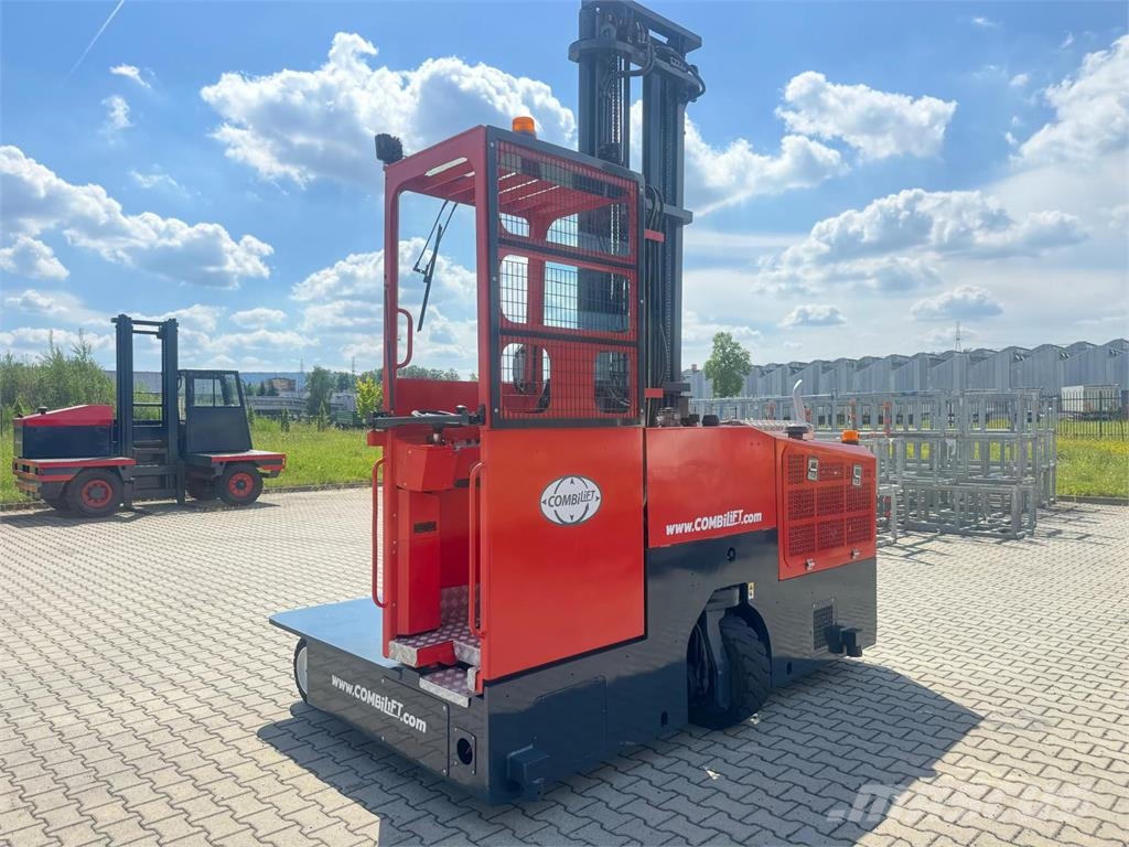 Combilift C3000GST / Triplex 8300 mm Montacargas de 4 vías
