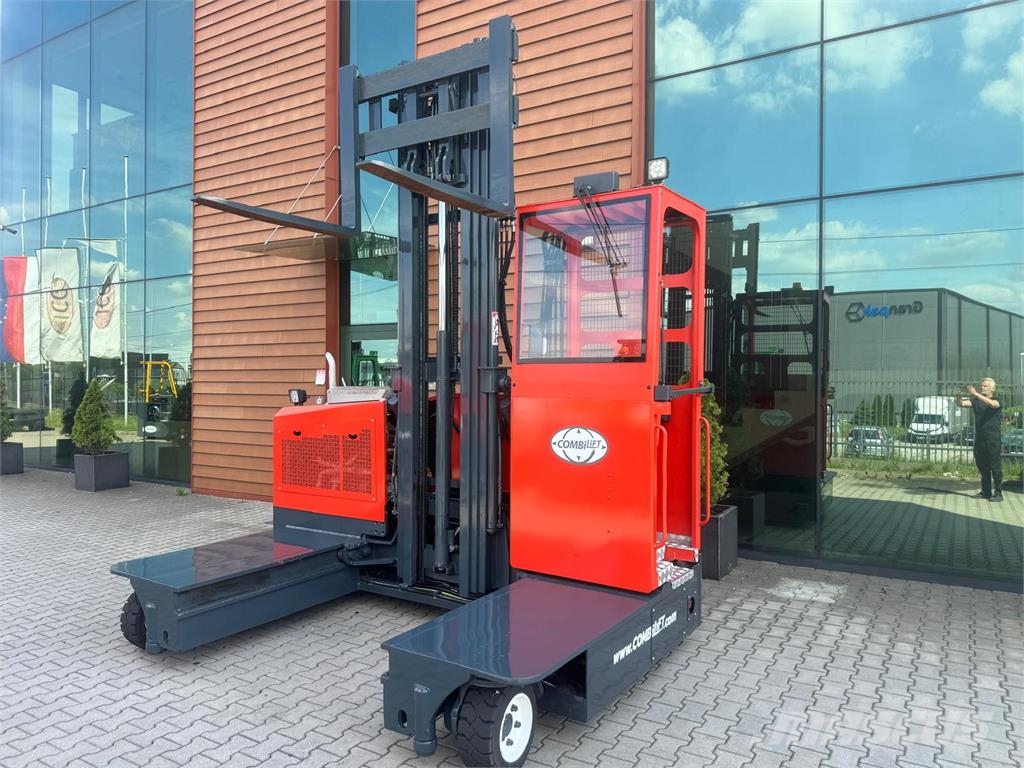 Combilift C3000GST / Triplex 8300 mm Montacargas de 4 vías