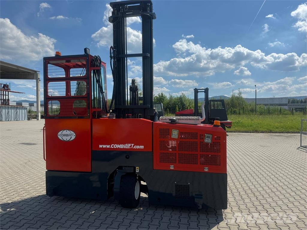 Combilift C3000GST / Triplex 8300 mm Montacargas de 4 vías
