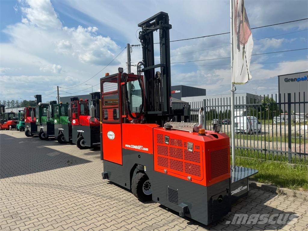 Combilift C3000GST / Triplex 8300 mm Montacargas de 4 vías