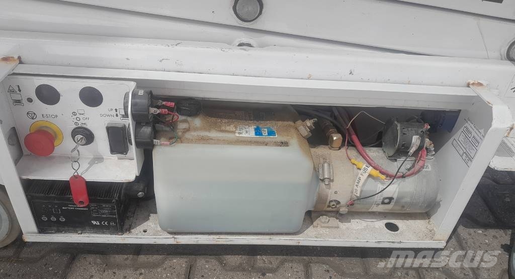  Custom Equipment P830CE Plataformas tijera