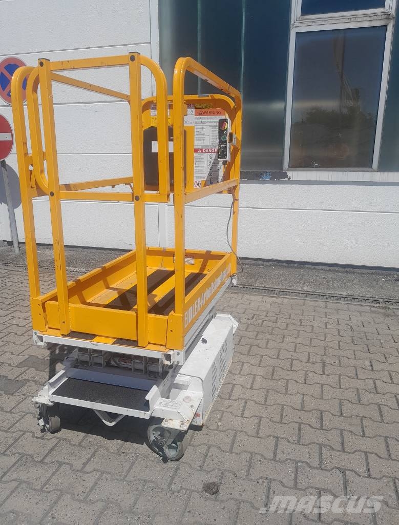  Custom Equipment P830CE Plataformas tijera
