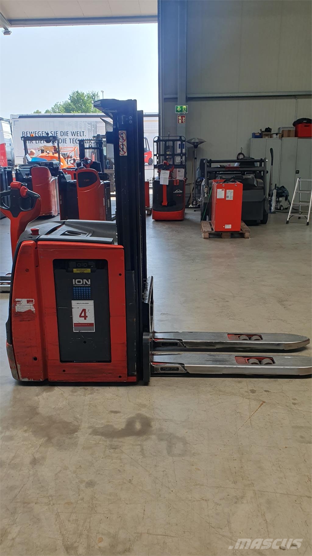 Linde L14 Stand-in stackers
