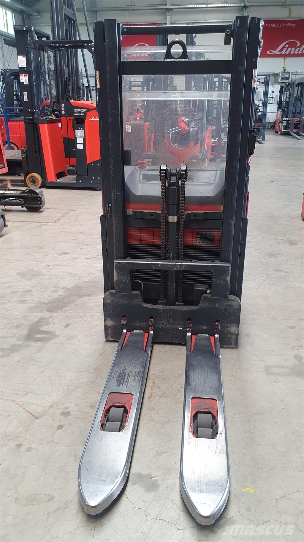 Linde L14 Stand-in stackers