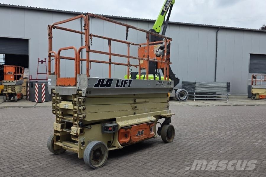 JLG 3246ES Electric, 11.7m Working Height, 320kg Capac Schaarhoogwerkers