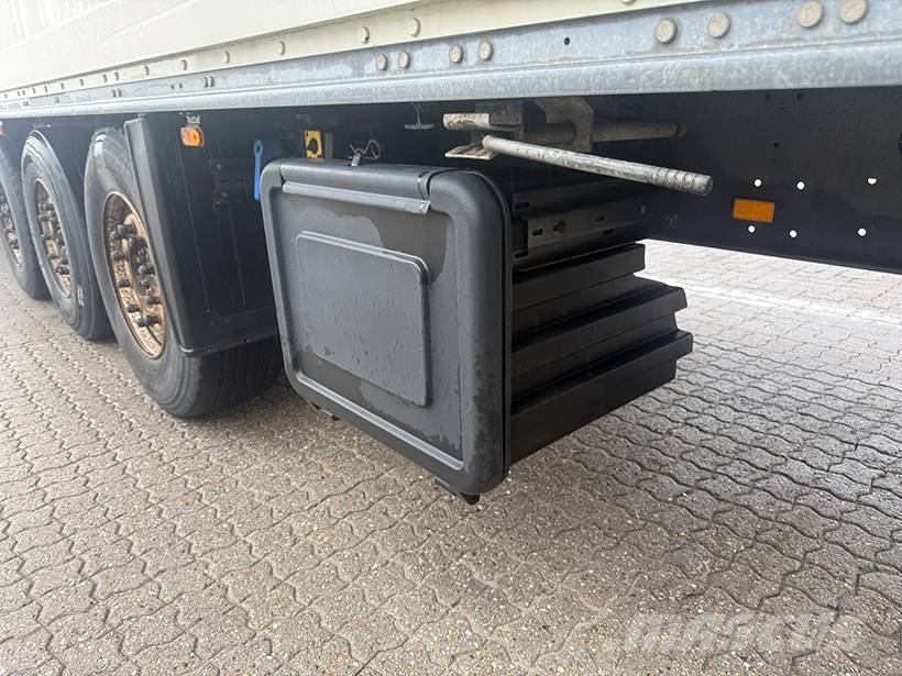 Schmitz Cargobull Boxtrailer / Kofferauflieger نصف مقطورات ذات هيكل صندوقي