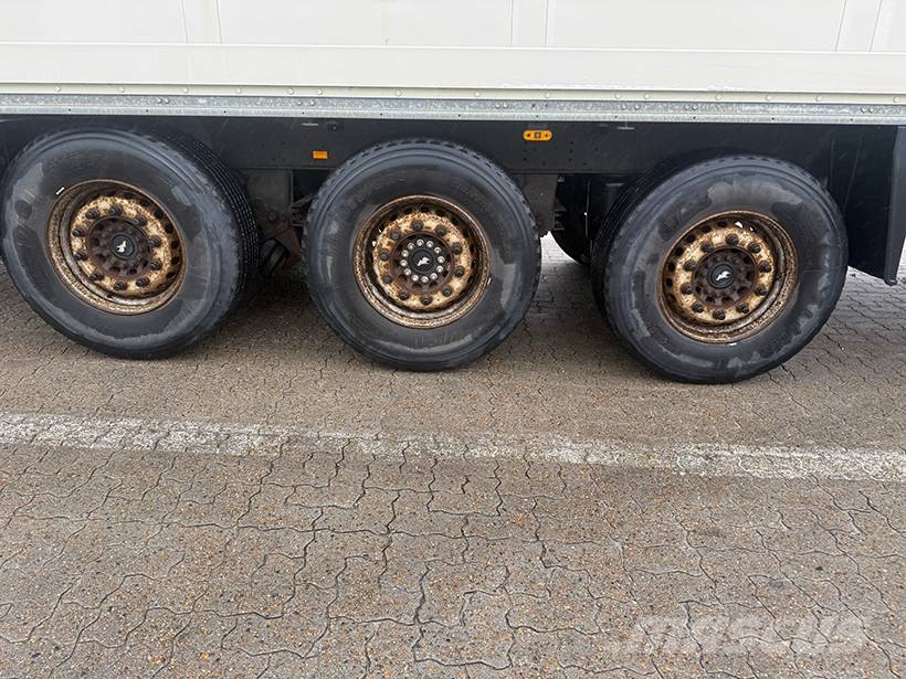 Schmitz Cargobull Boxtrailer / Kofferauflieger نصف مقطورات ذات هيكل صندوقي