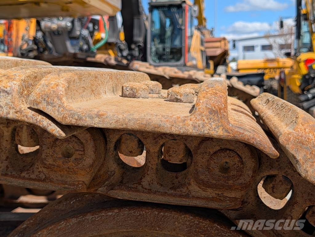 CAT 352 Crawler excavators