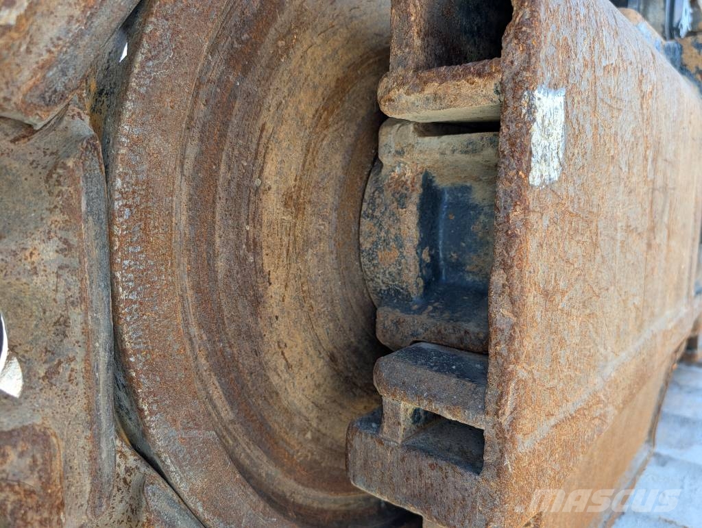 CAT 352 Crawler excavators