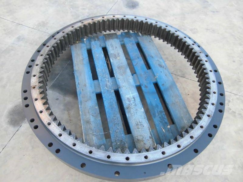 Komatsu PC450-8 Swing Ring Chasís