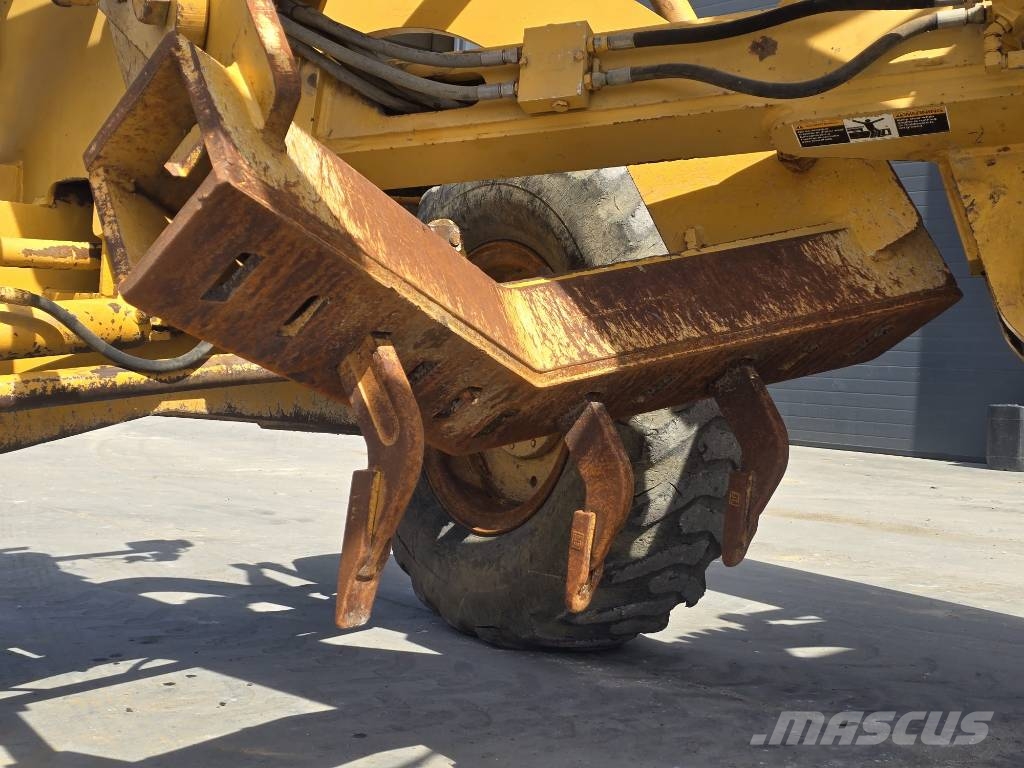 Champion 720 A III معدات تمهيد الطرق