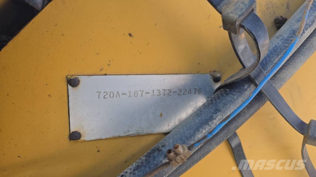 Champion 720 A III معدات تمهيد الطرق