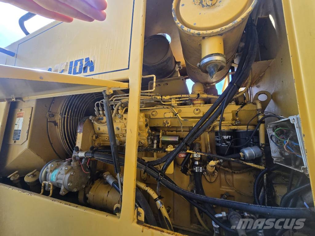 Champion 720 A III معدات تمهيد الطرق