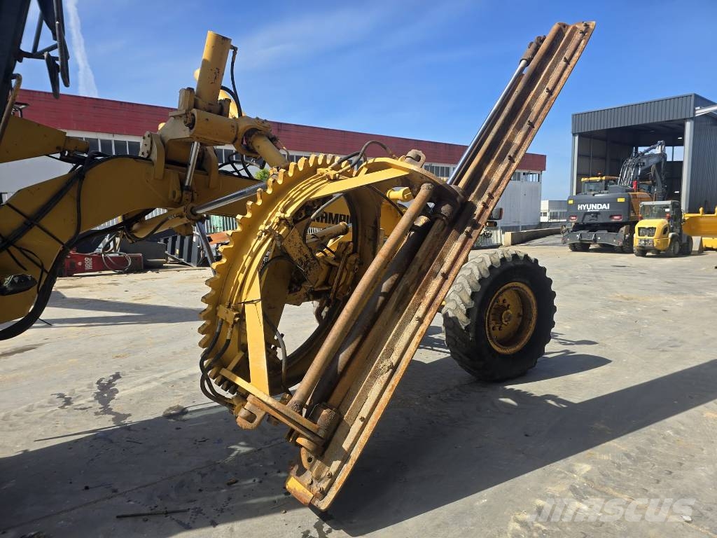 Champion 720 A III معدات تمهيد الطرق