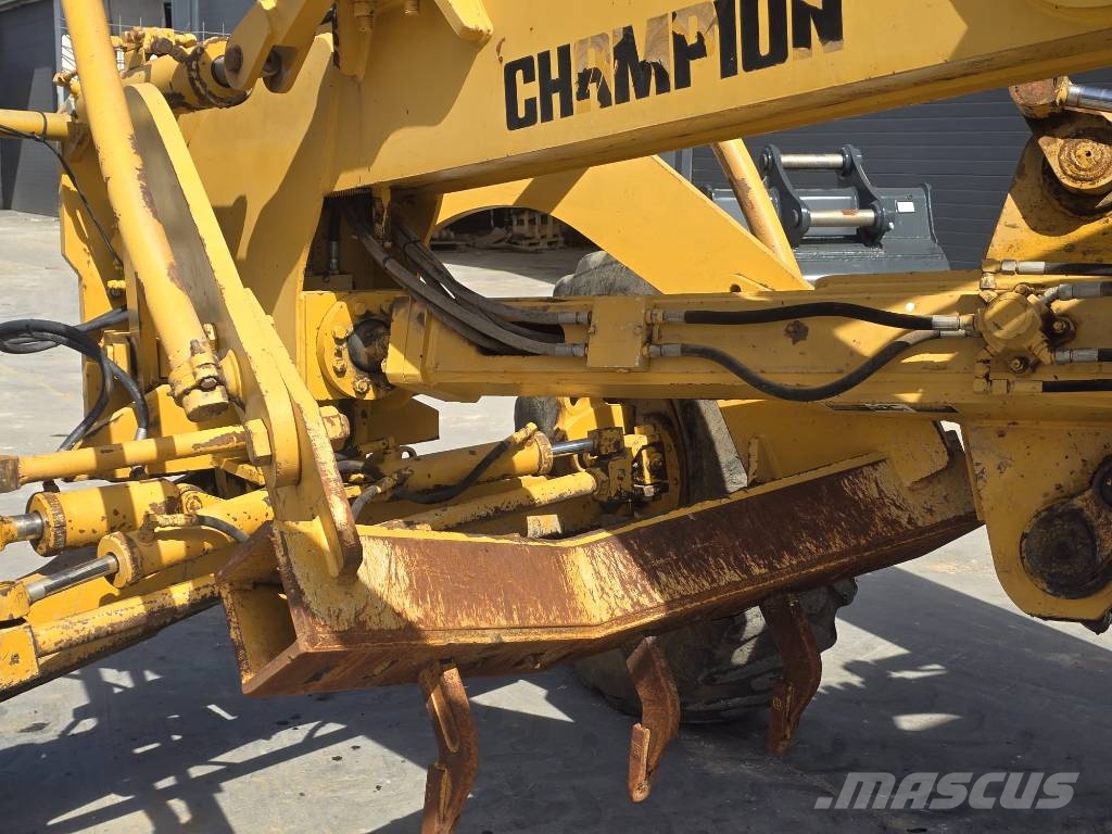 Champion 720 A III معدات تمهيد الطرق