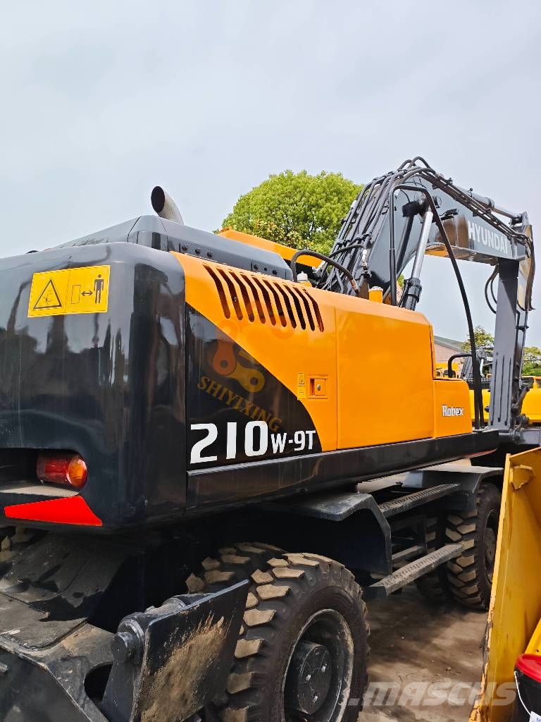 Hyundai R210W-9 Wheeled excavators