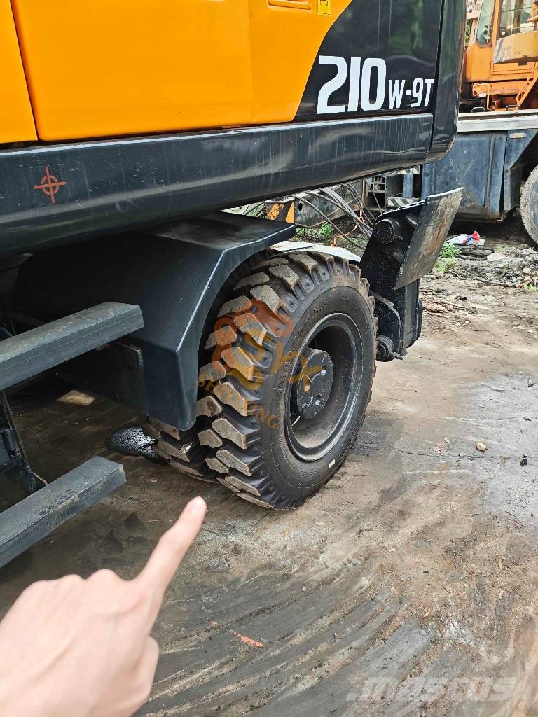 Hyundai R210W-9 Wheeled excavators