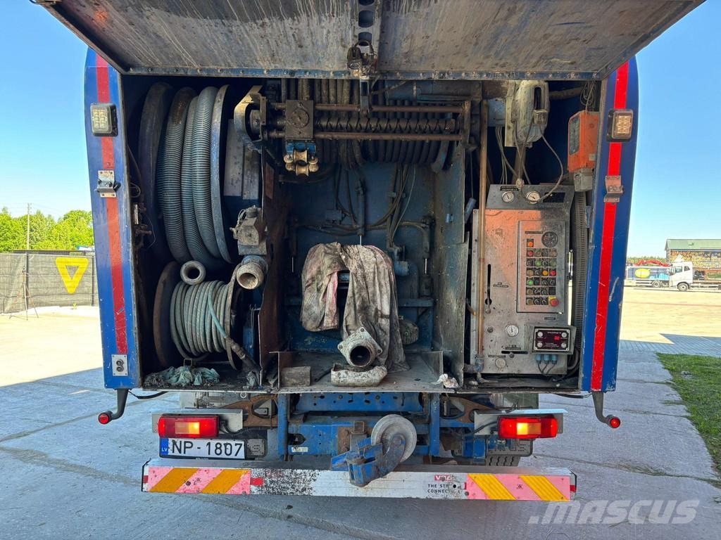 Volvo FH 540 8x4*4 KORP&SON tank 9000 l + 11000 l year 2 Camiones aspiradores/combi
