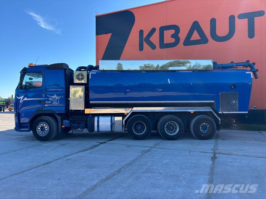 Volvo FH 540 8x4*4 KORP&SON tank 9000 l + 11000 l year 2 Camiones aspiradores/combi