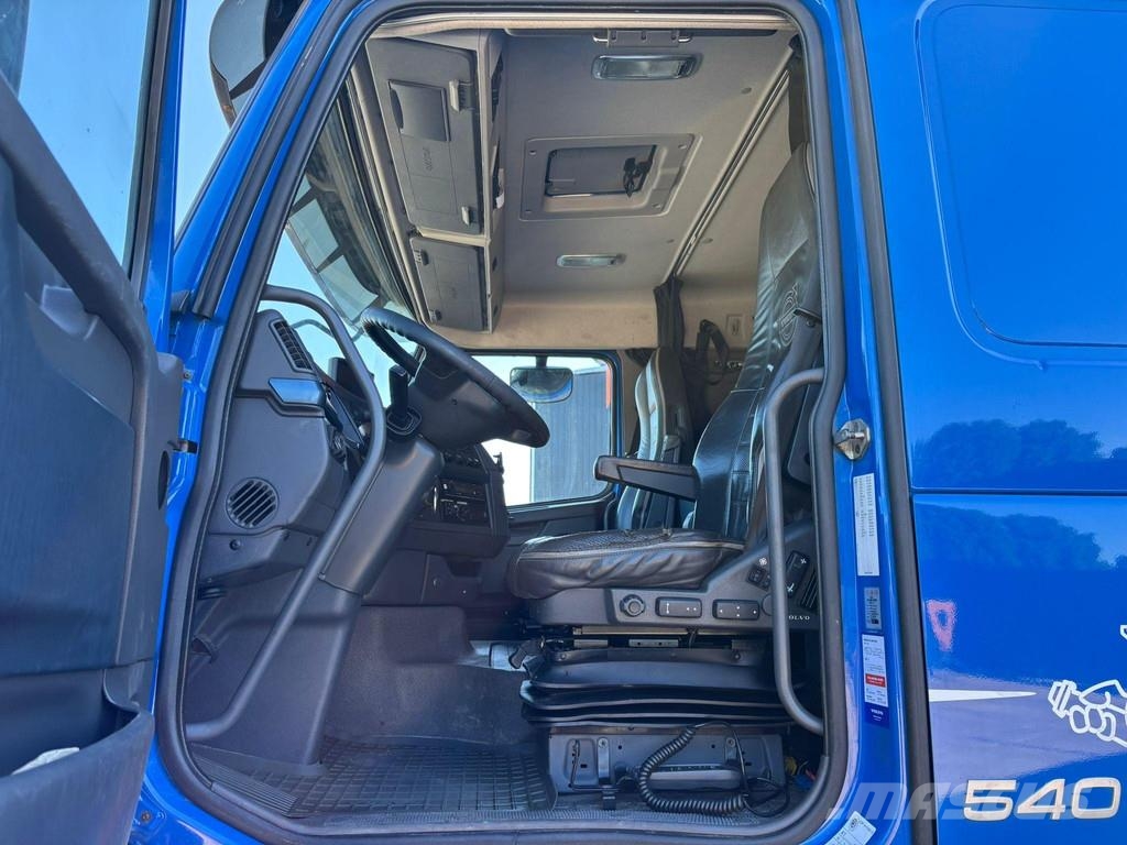 Volvo FH 540 8x4*4 KORP&SON tank 9000 l + 11000 l year 2 Camiones aspiradores/combi