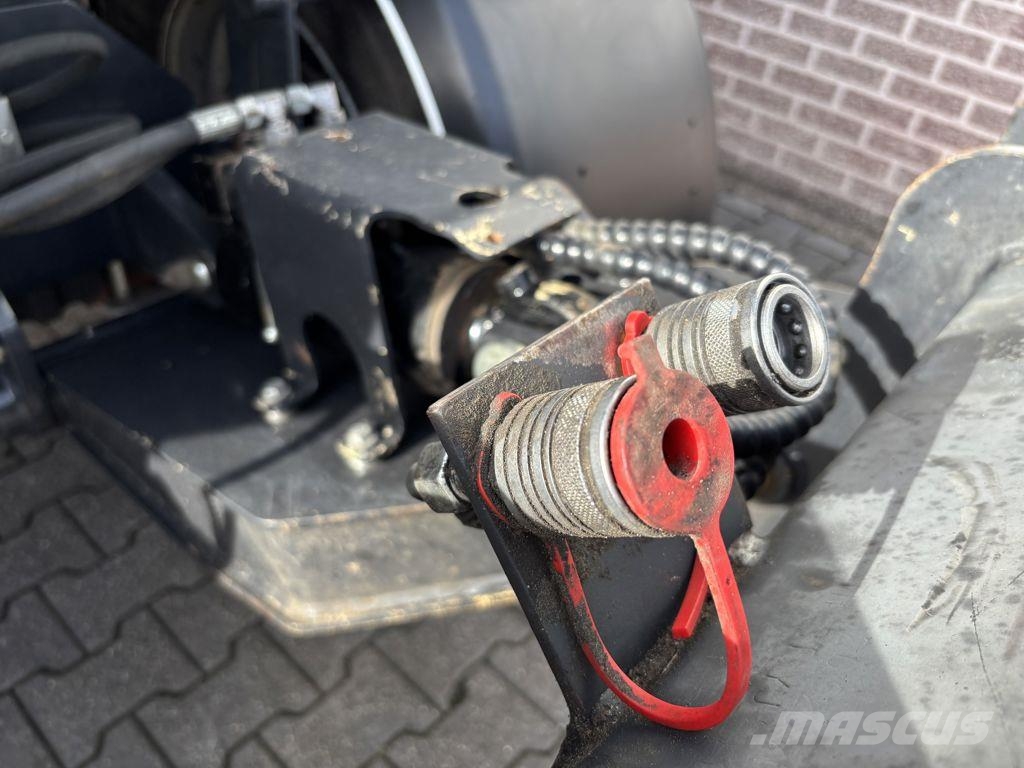 Yanmar B95W Mobilbagger