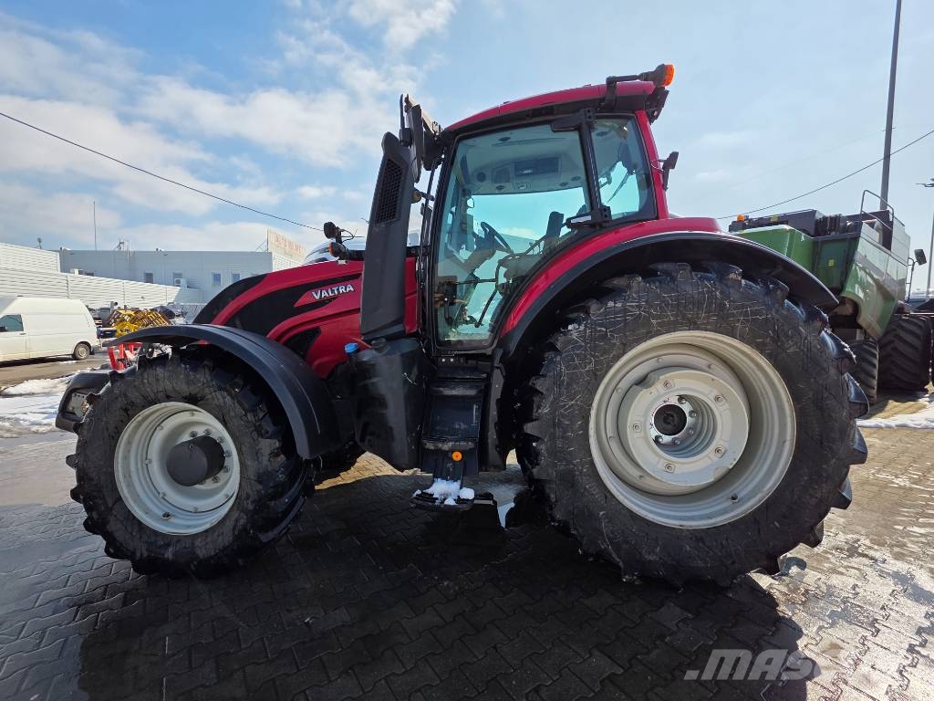 Valtra T 235 Active Tractores