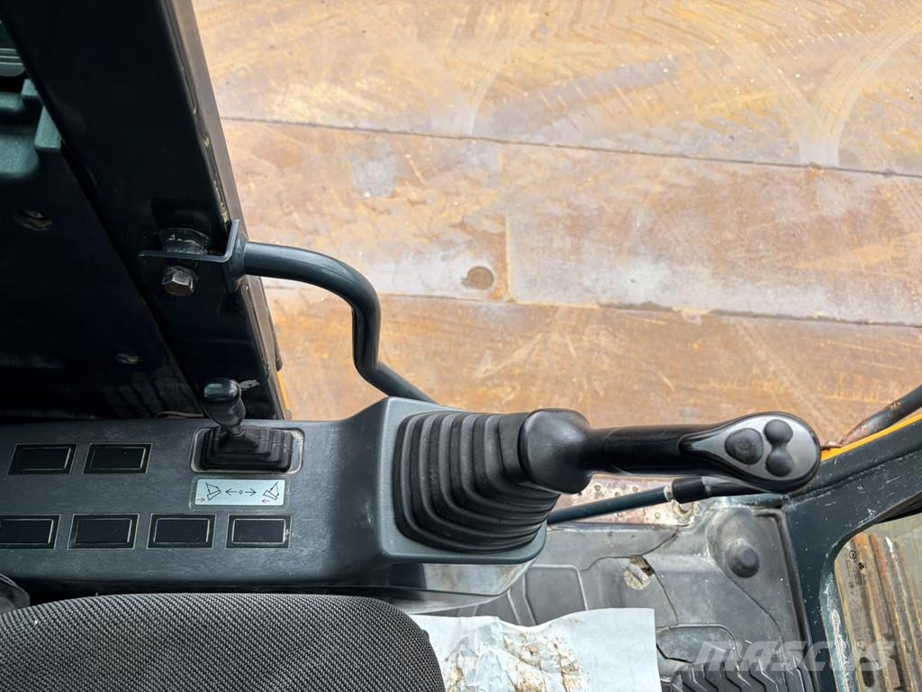 Hyundai R125LCR-9A Roomikekskavaatorid