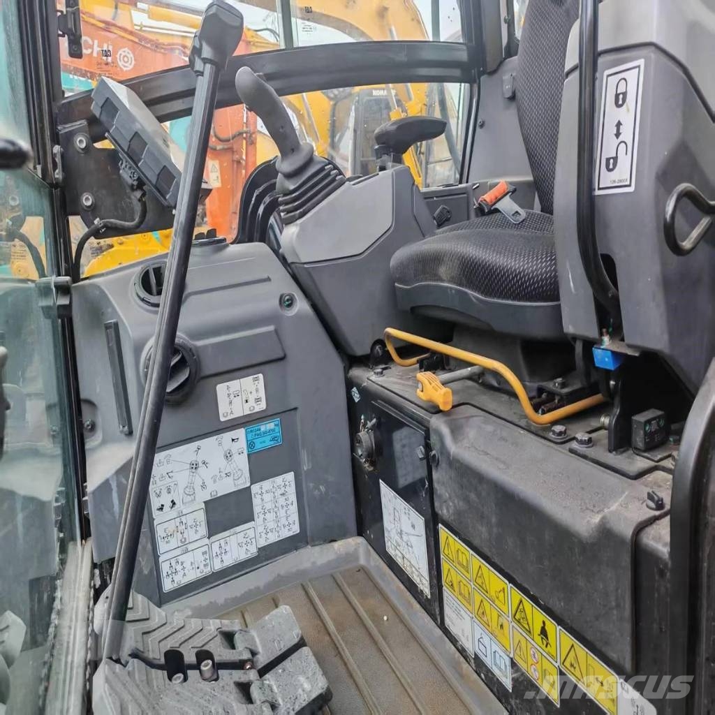 CAT 302 CR ミニ油圧ショベル 7t以下（ミニユンボ・ミニディガー）
