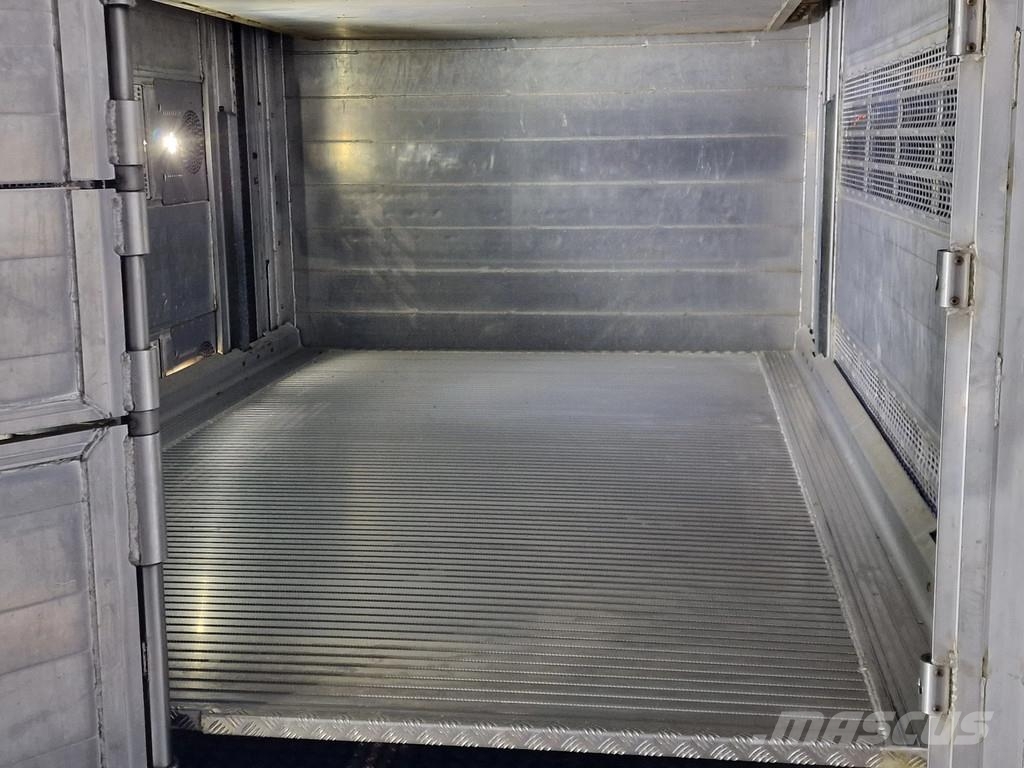 Volvo FH 13.500 XL 6x2 - Pezzaioli livestock 3 deck + Tr Eläinkuljetusautot