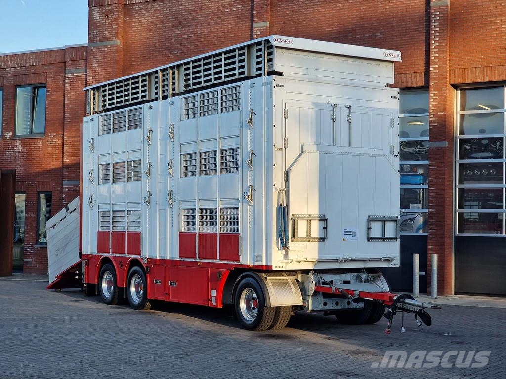 Volvo FH 13.500 XL 6x2 - Pezzaioli livestock 3 deck + Tr Eläinkuljetusautot