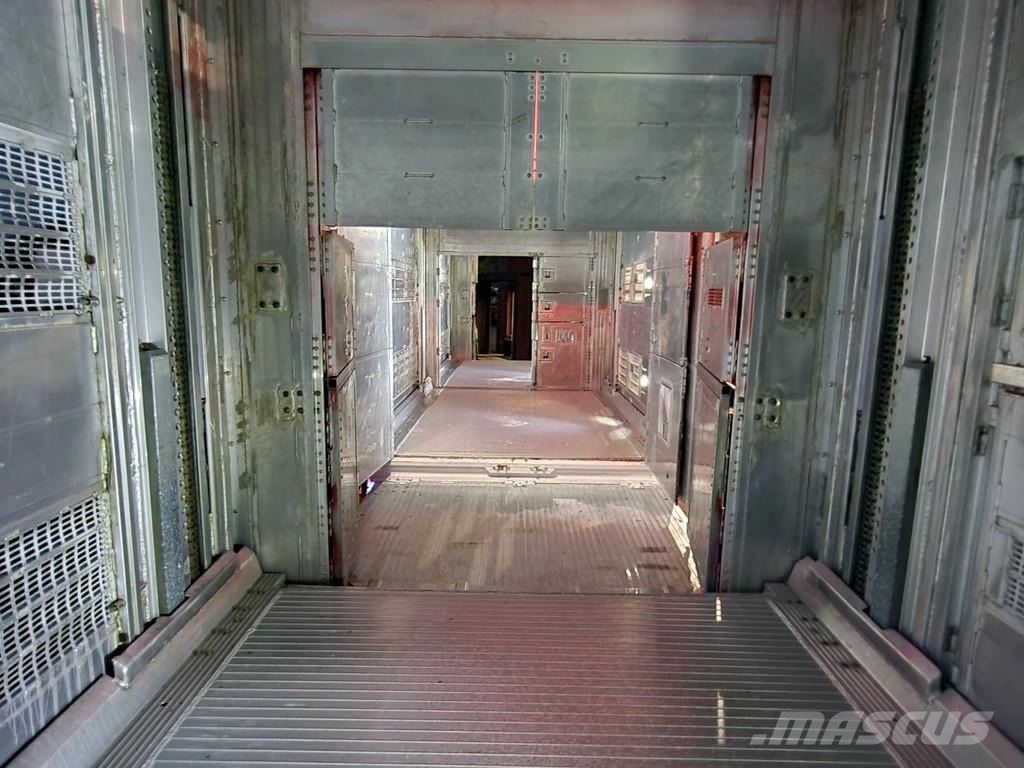 Volvo FH 13.500 XL 6x2 - Pezzaioli livestock 3 deck + Tr Eläinkuljetusautot