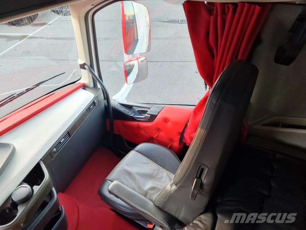 Volvo FH 13.500 XL 6x2 - Pezzaioli livestock 3 deck + Tr Eläinkuljetusautot