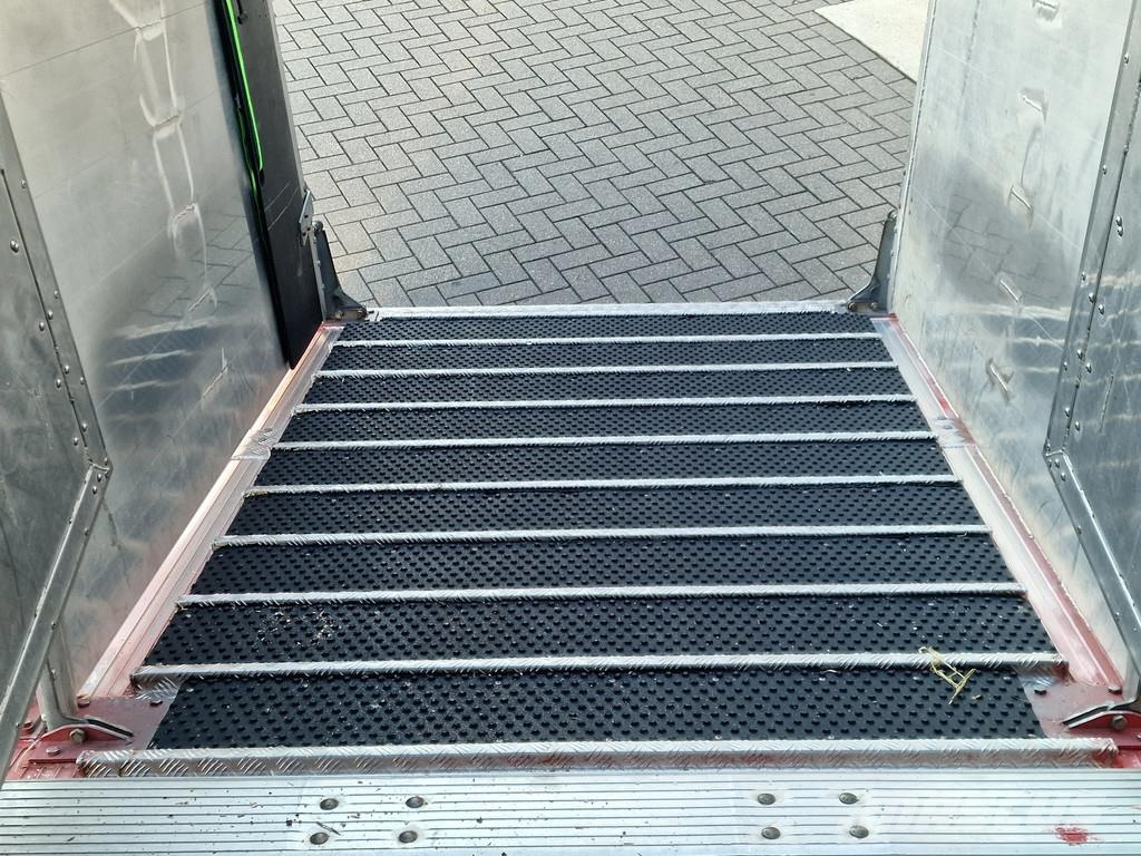 Volvo FH 13.500 XL 6x2 - Pezzaioli livestock 3 deck + Tr Eläinkuljetusautot