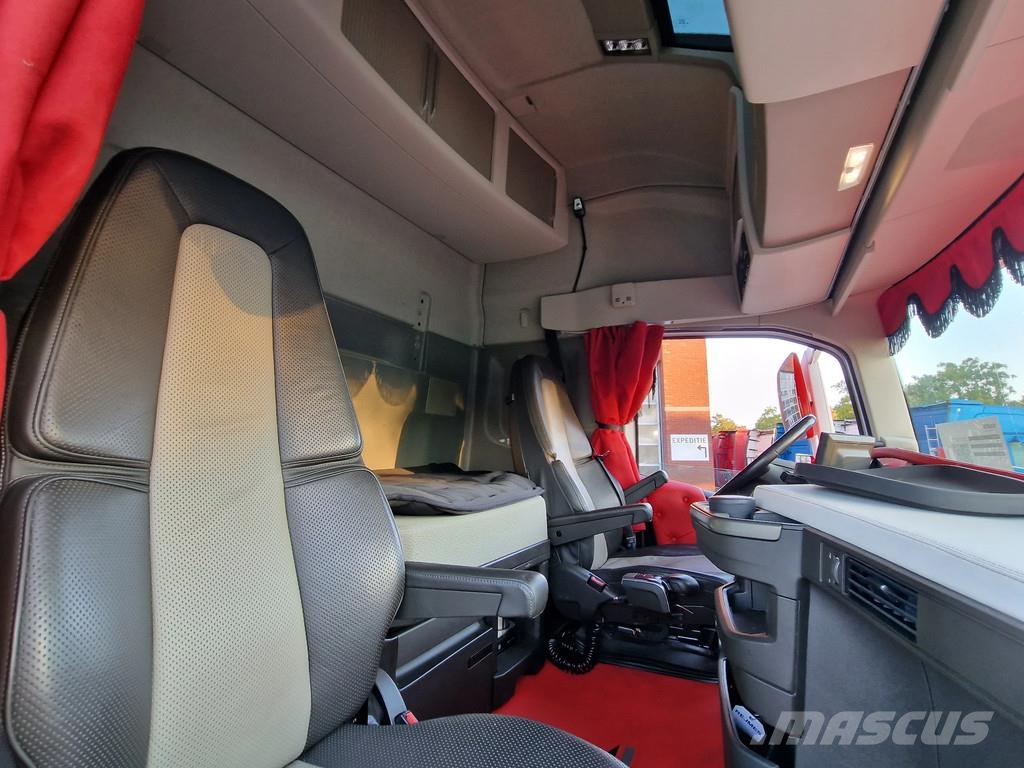 Volvo FH 13.500 XL 6x2 - Pezzaioli livestock 3 deck + Tr Eläinkuljetusautot