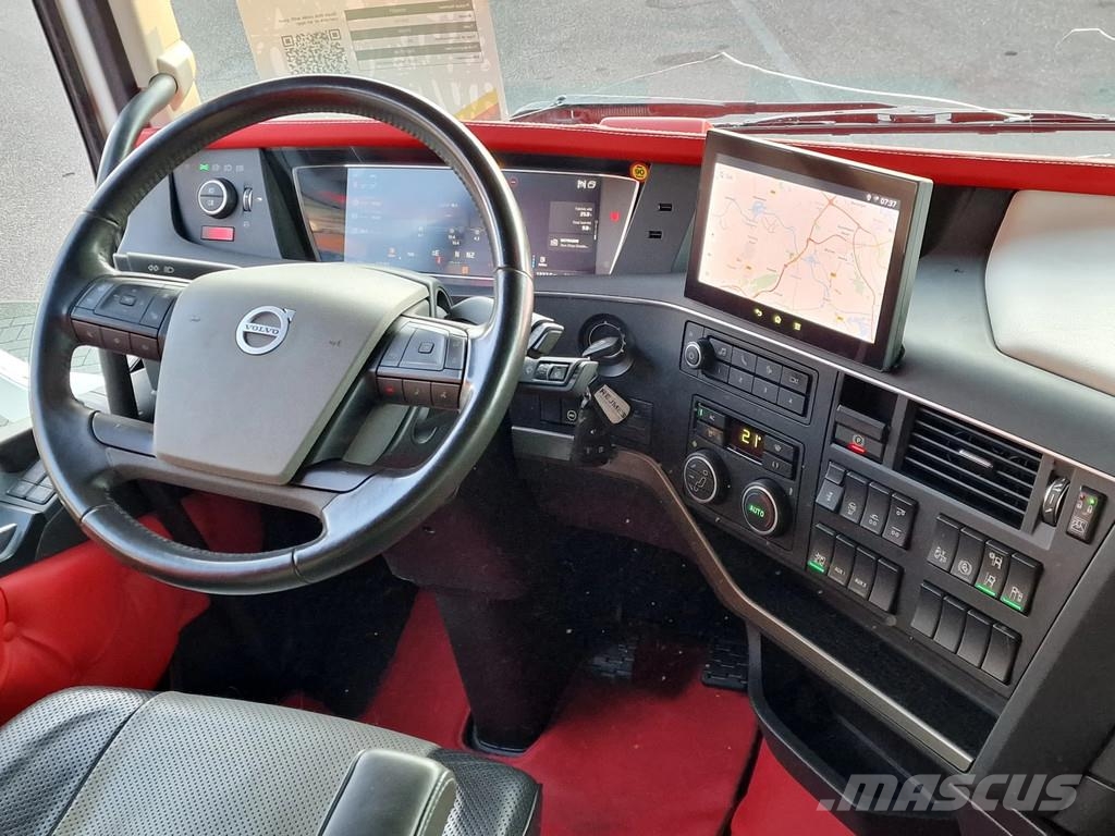 Volvo FH 13.500 XL 6x2 - Pezzaioli livestock 3 deck + Tr Eläinkuljetusautot